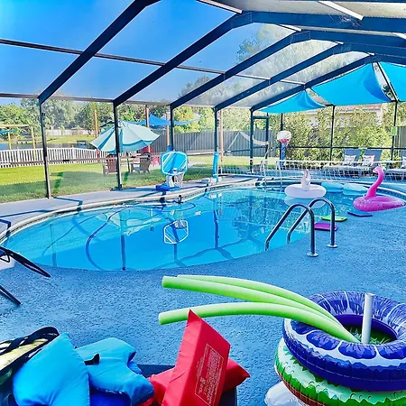 Tampa Lakefront And Pool House Game Room